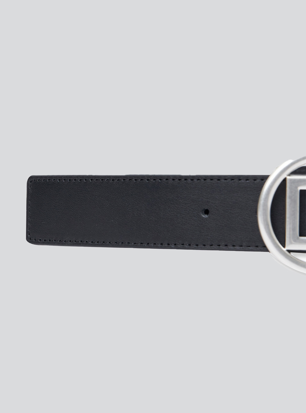 ☆COIN LOGO LEATHER BELT/KIMHEKIM☆ Coin Logo Leather Belt in Silver - By KIMHEKIM societyA