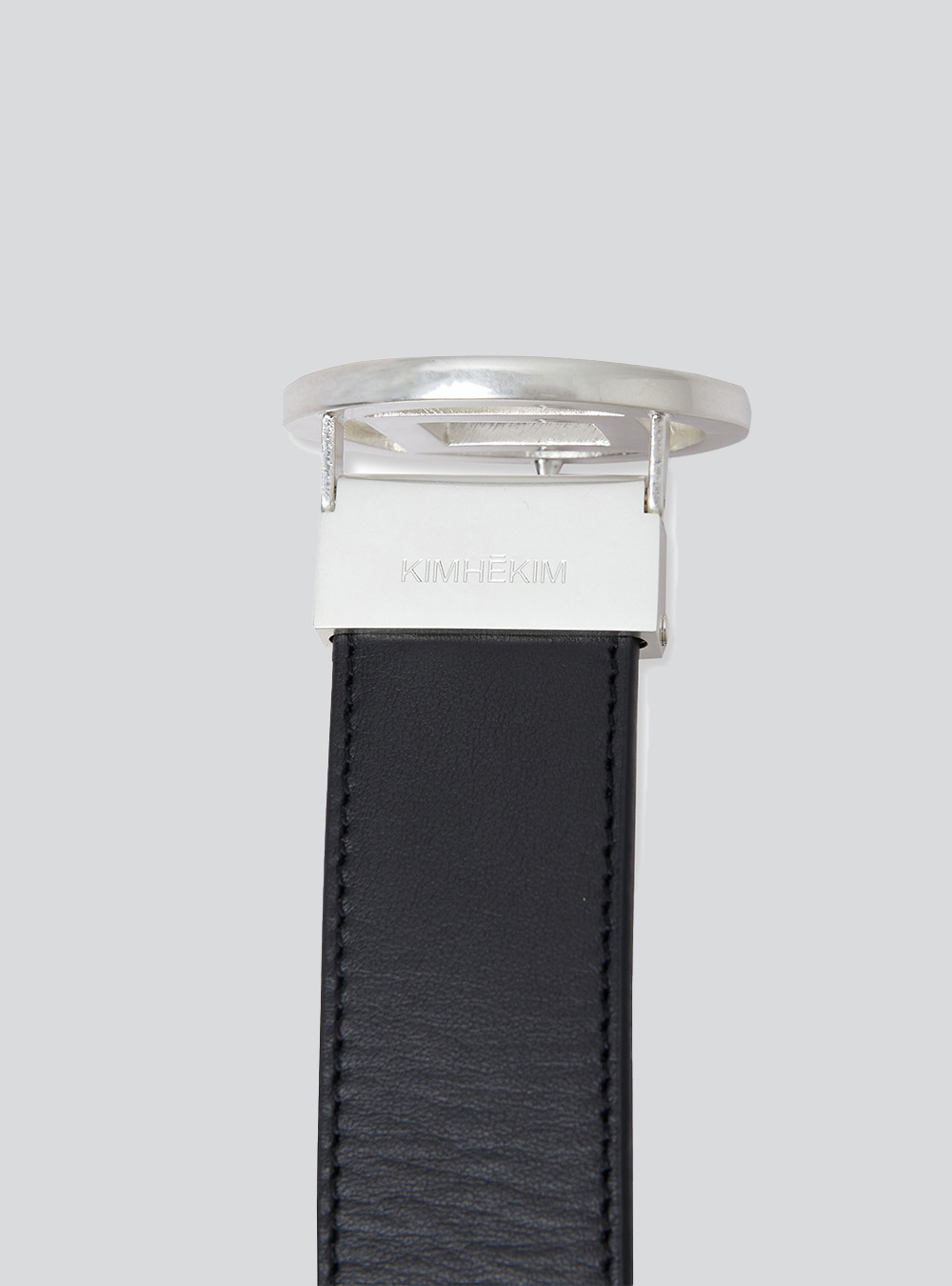 ☆COIN LOGO LEATHER BELT/KIMHEKIM☆ Coin Logo Leather Belt in Silver - By KIMHEKIM societyA