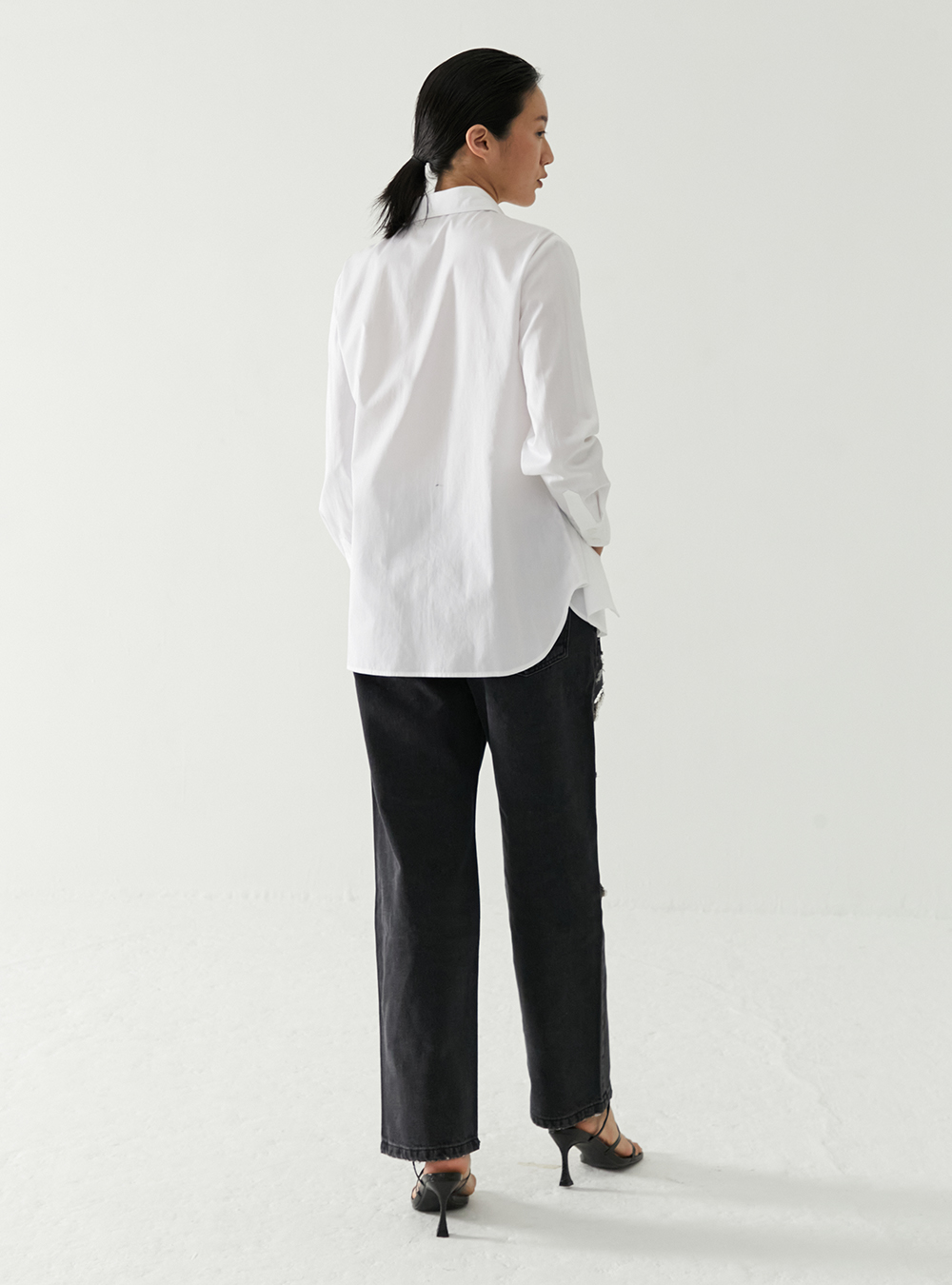 ☆PEARL EMBELLISHED DESTROYED JEANS/KIMHEKIM☆ Pearl Embellished Destroyed Jeans (Sky Blue) - KIMHĒKIM