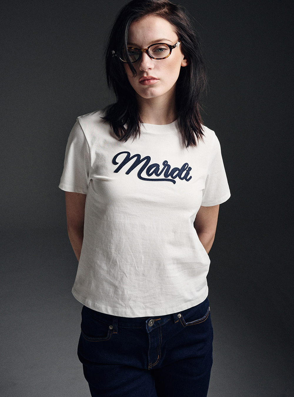 【Mardi Mercredi】SLIM TSHIRT MARDI VINTAGE LOGO Slim T-Shirt Mardi Vintage Logo in White Navy by Mardi
