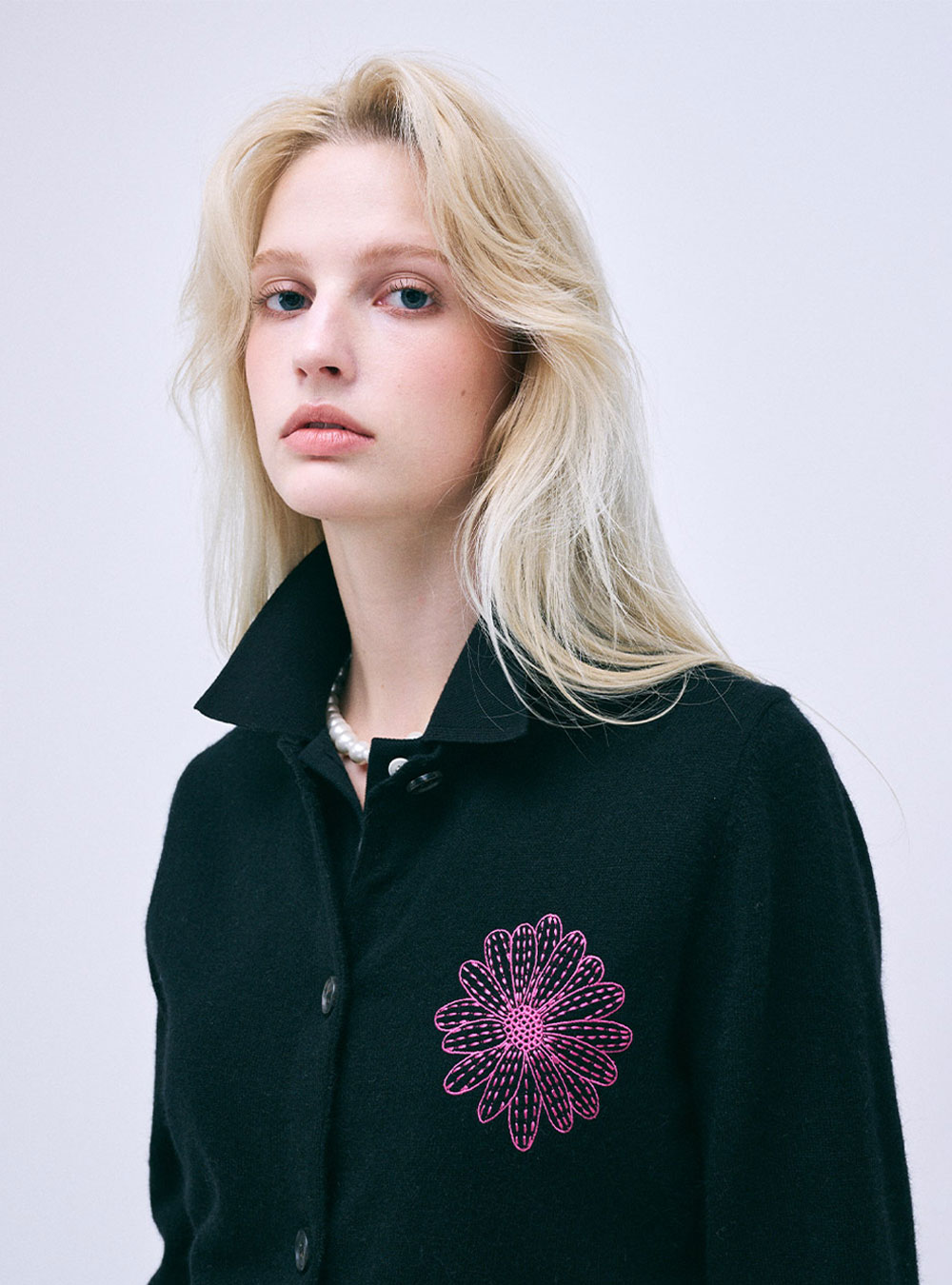 Raccoon Blended Cardigan Round Neck Flower in Black and