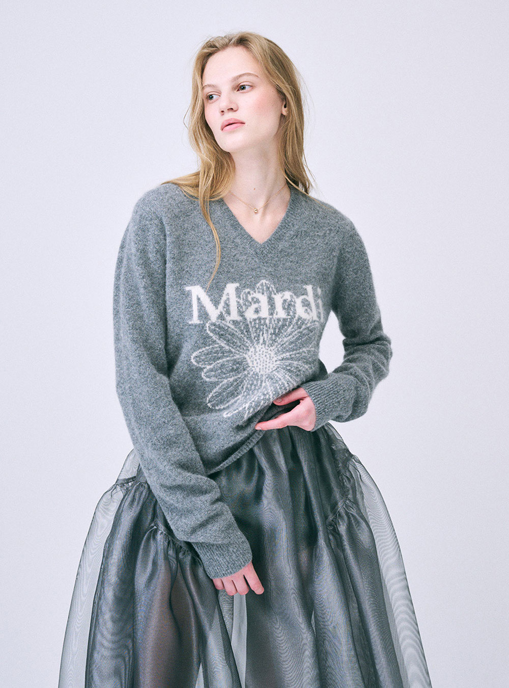 Mardi Mercredi◆RACCOON BLENDED V NECK FLOWERMARDI/one/ラクーンファー/CRM Raccoon Blended V Neck Flowermardi Ivory Pink by Mardi