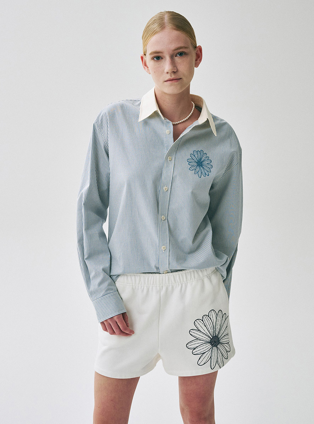 Sweat Shorts Flower in White Navy by Mardi Mercredi - societyA